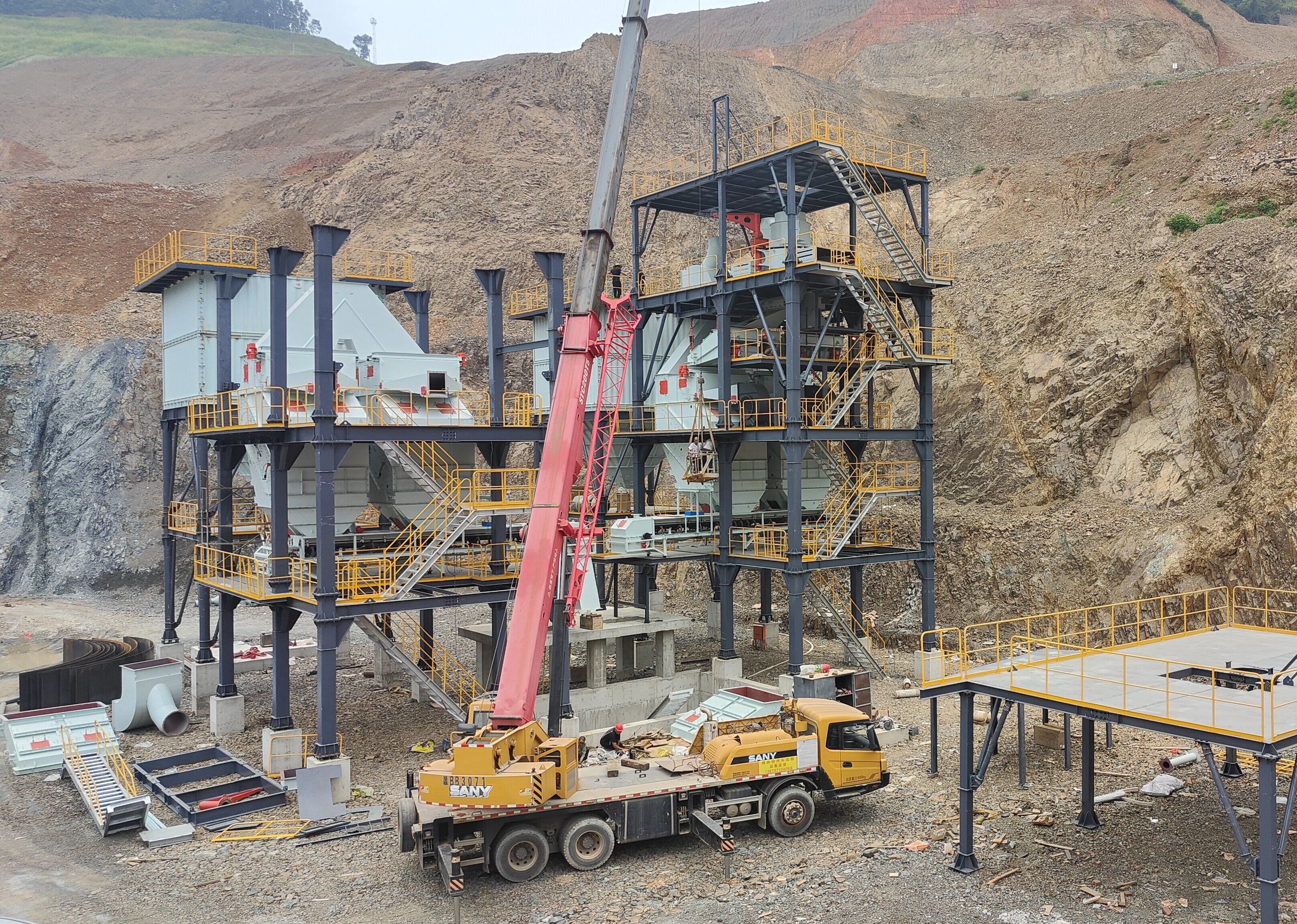 突破行業(yè)瓶頸！新型干法制砂樓實(shí)現(xiàn)配比可調(diào)、含粉率可控 引領(lǐng)綠色制砂新變革